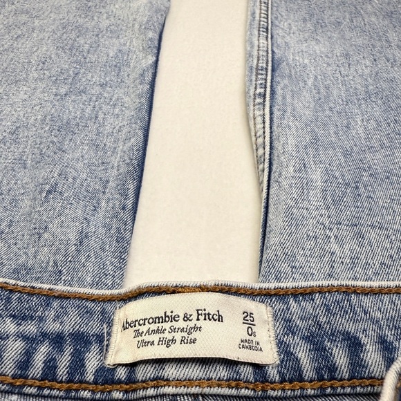 Abercrombie & Fitch Light Blue Ankle Jeans - Picture 4 of 4
